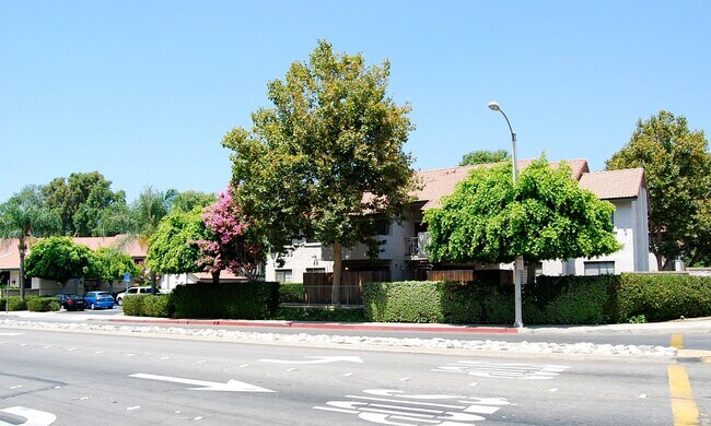 Foto del edificio - 695 E 5th St