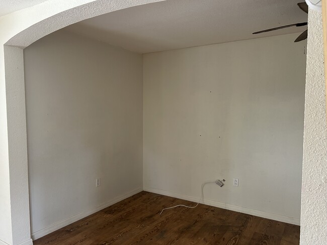 Sala de estar 1 Unidad A - 613 N Dixie Ave
