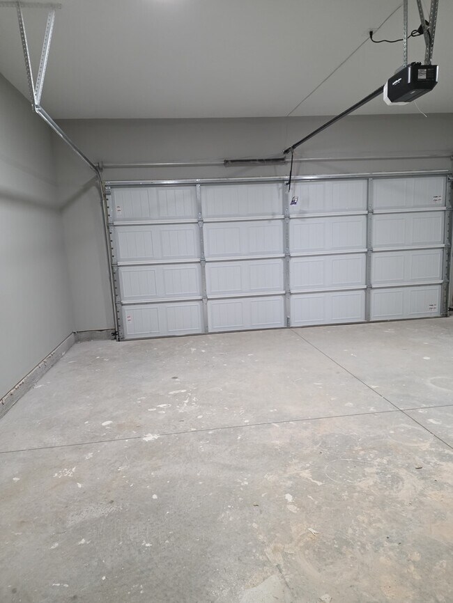 Building Photo - Welcome to your Gem Home!