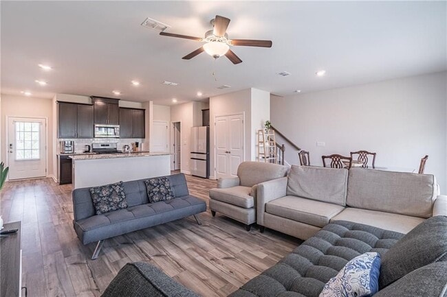 Building Photo - 1452 Villageside Ct