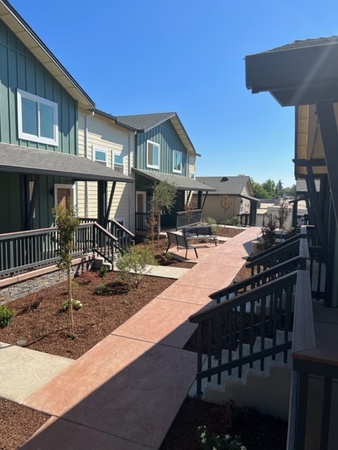 Courtyard - 5334 Kenneth Ave