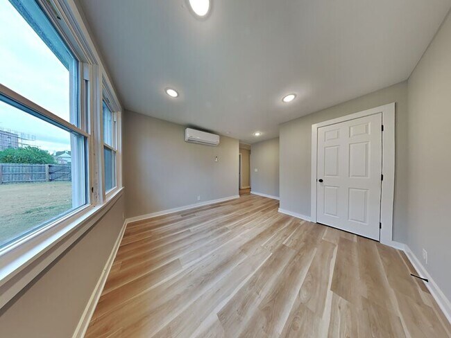 Building Photo - 1730 17th Ave N