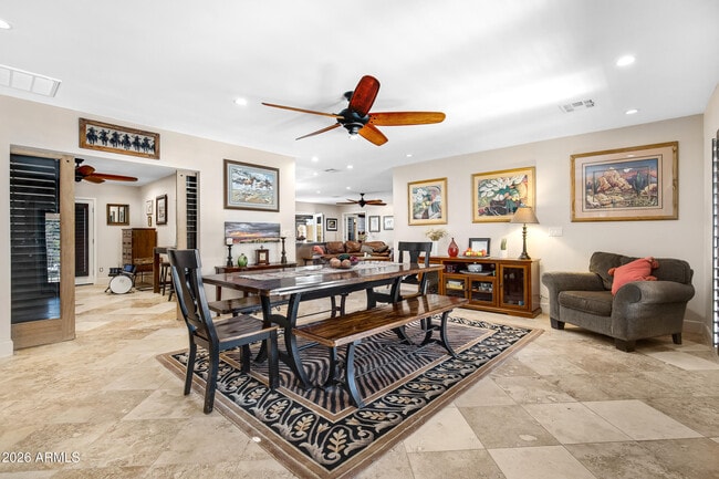 Building Photo - 2032 E La Jolla Dr
