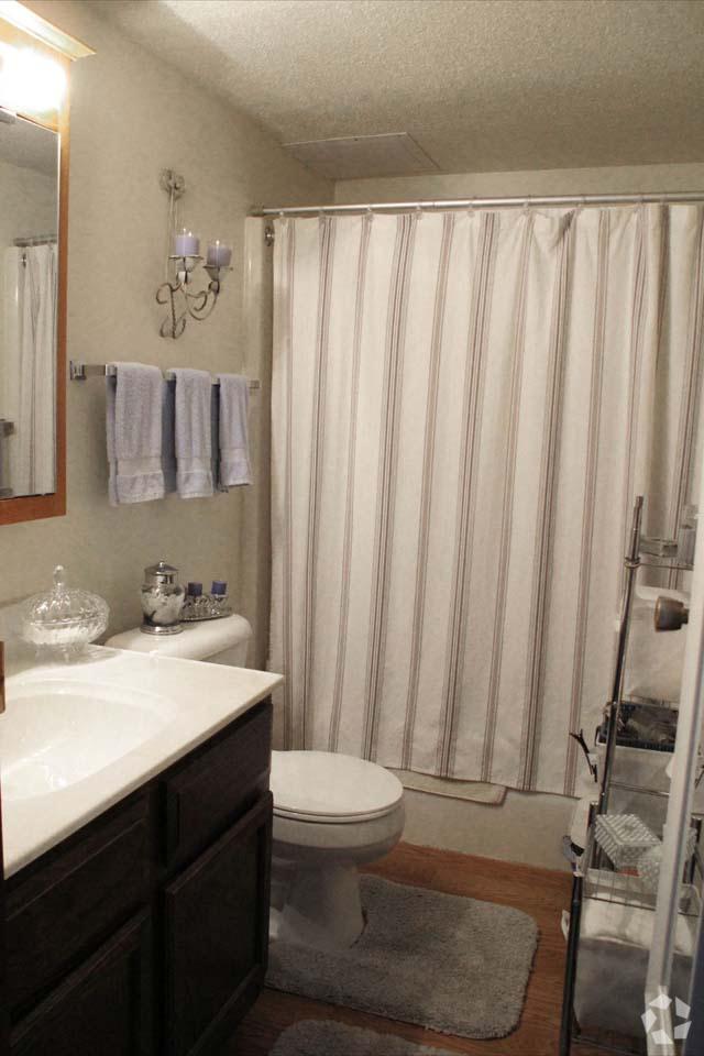 Bathroom - Heritage Place Apartments