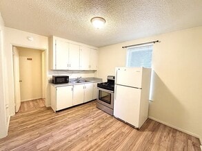 Building Photo - 560 S 600 E