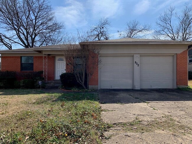 Building Photo - 822 Bandera Ln