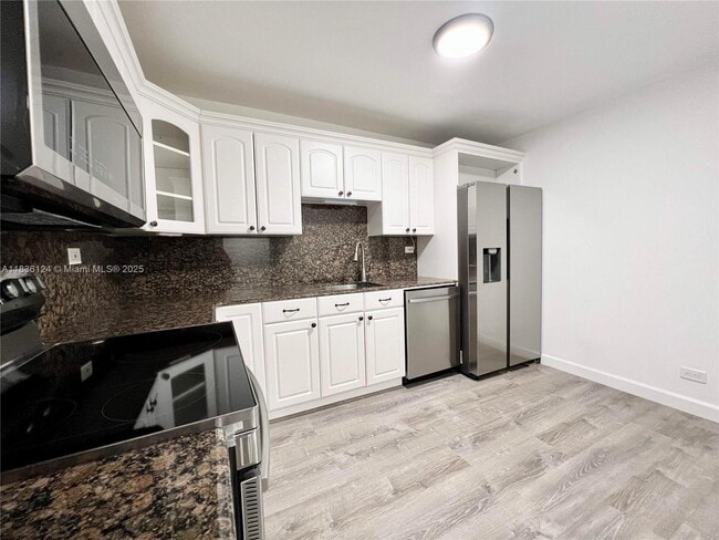 Building Photo - 6039 Collins Ave