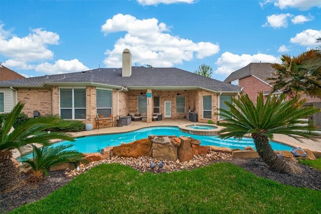 Building Photo - 171 E Lansdowne Cir