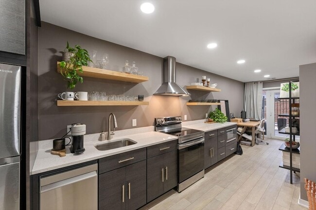 Building Photo - 20 NE 2nd St