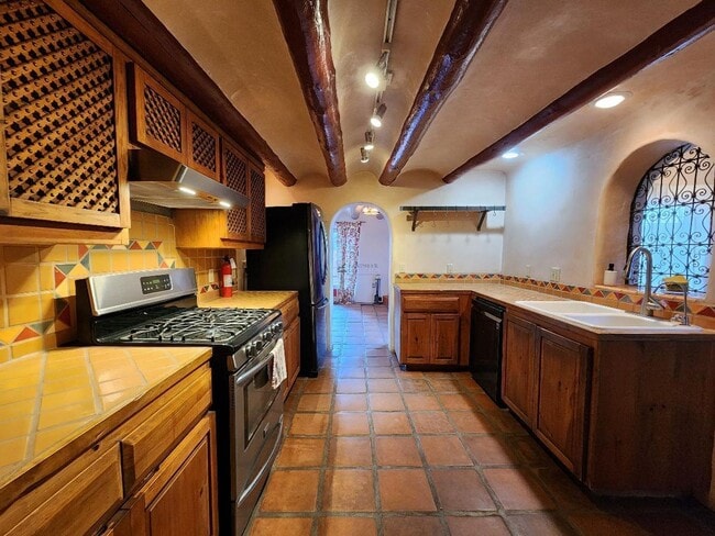 Building Photo - 1703A Jay St