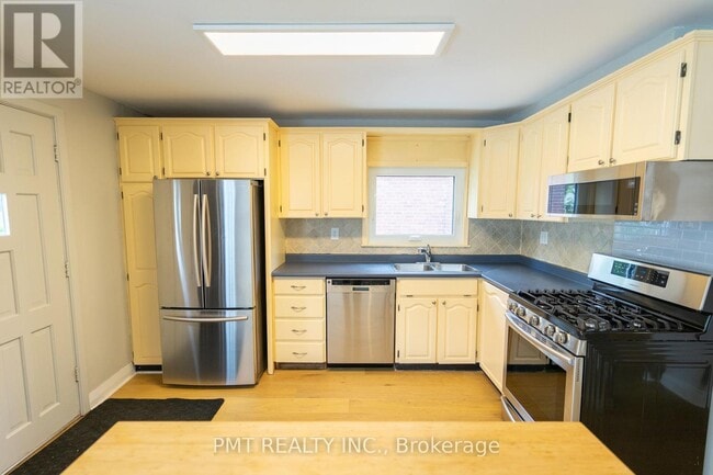 Building Photo - 15 Dalecrest Dr