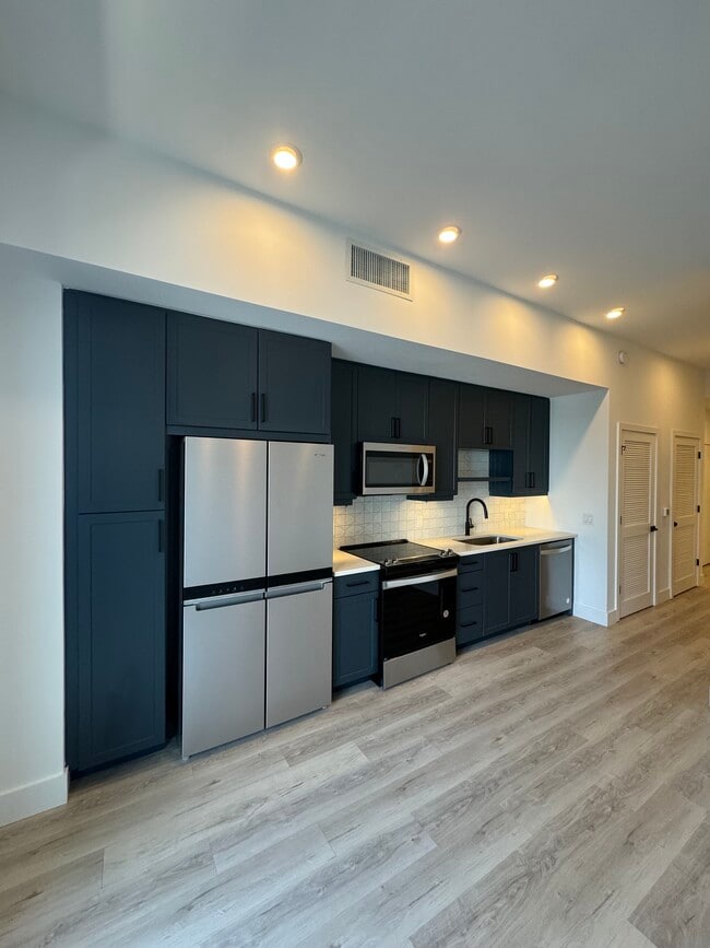 Kitchen - 163 NW 26th St Apartments