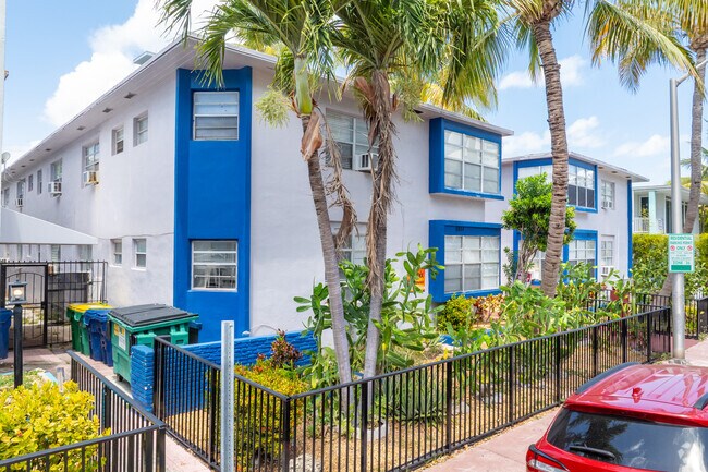 Lado de la calle del edificio - 6844 Harding Ave