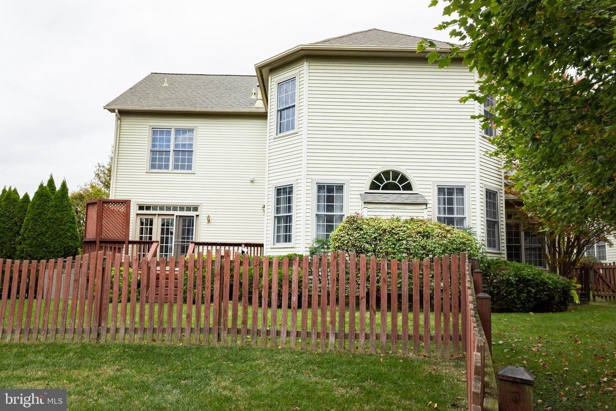 14038 Eagle Chase Cir, Chantilly, VA 20151 House for Rent in