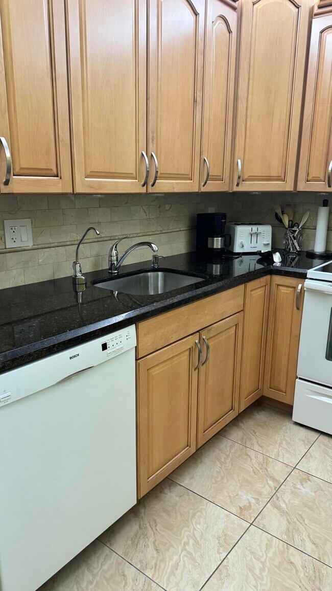 Foto del edificio - 2841 Somerset Dr