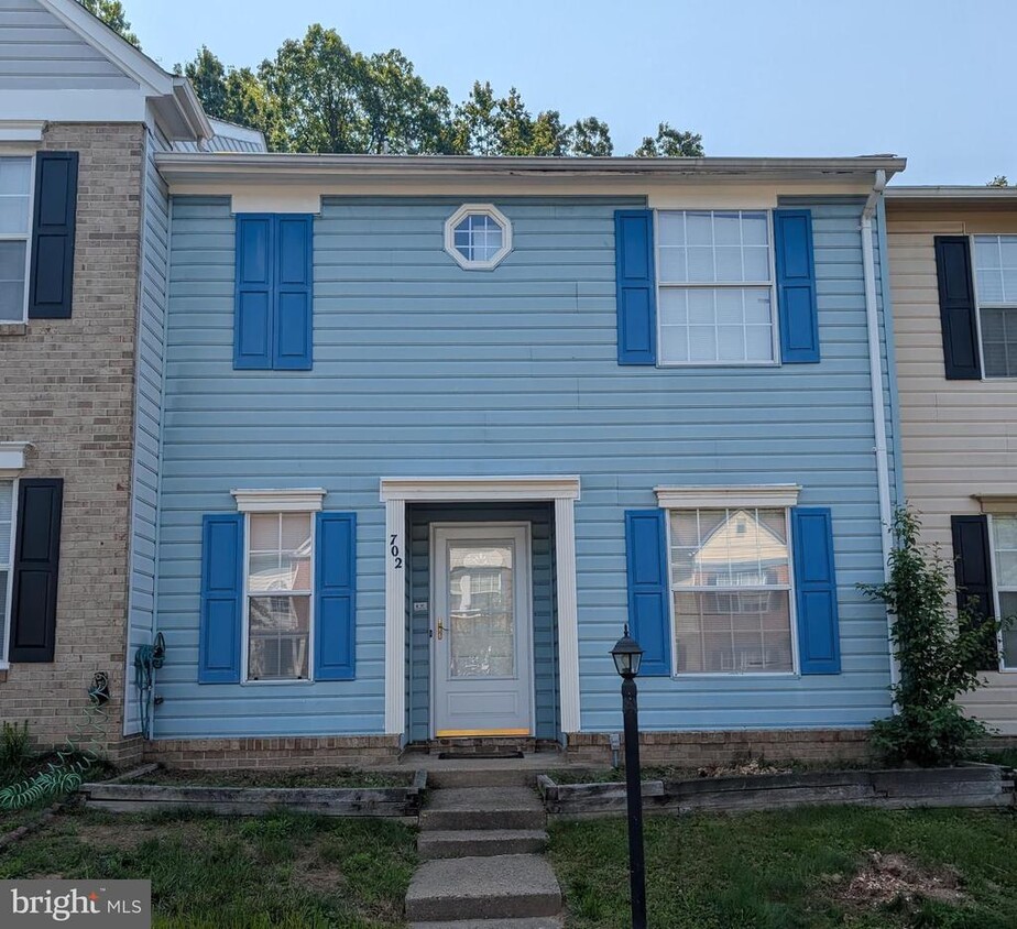 Foto principal - 702 Wind Ridge Dr