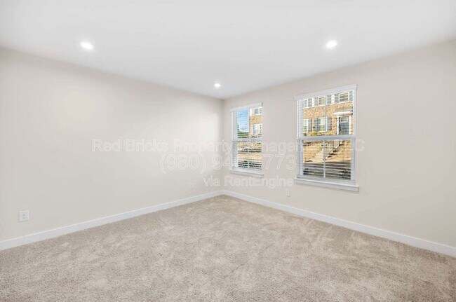 Foto del edificio - 9769 Oaklawn Blvd NW