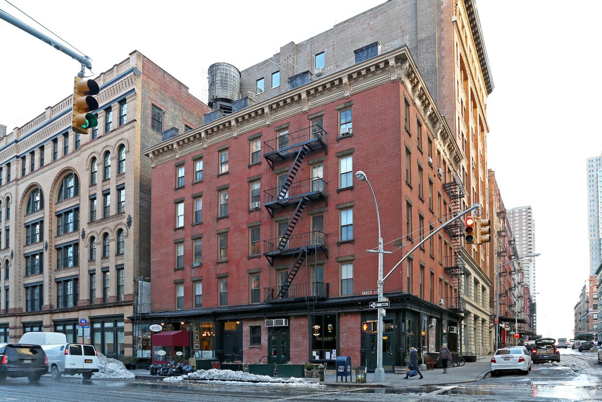 Primary Photo - 18 N Moore St