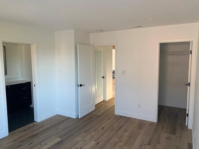 Building Photo - 4453 Carling Dr
