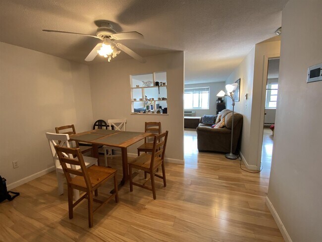 Foto del edificio - 94 Beacon St