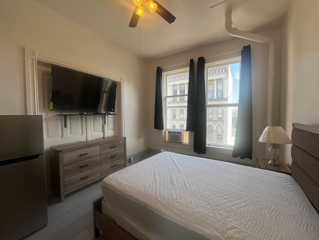 Building Photo - Remodeled Unit for Rent in Historic Downtown Cole Block Building