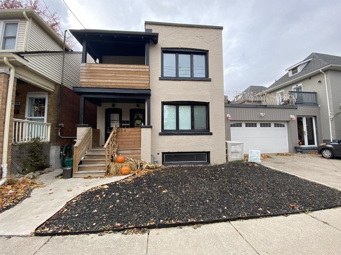 Photo principale - 254 Holton Ave S