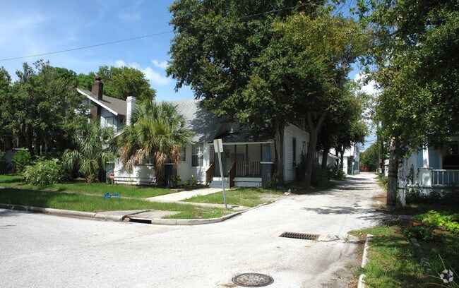 Building Photo - 616 Highland St N
