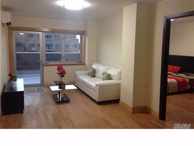 Foto del edificio - 4142 College Point Blvd