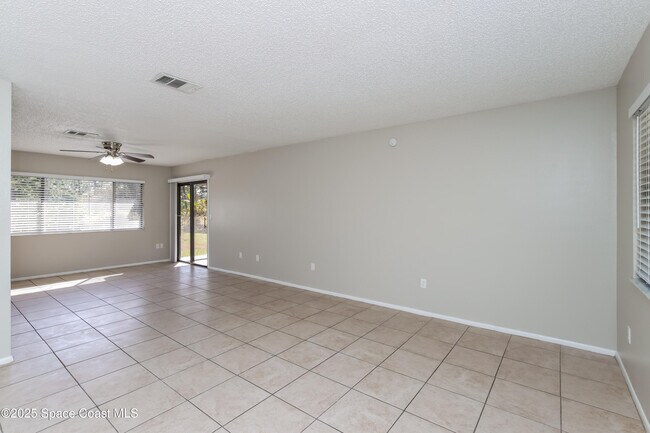 Foto del edificio - 1366 Valerius St SE