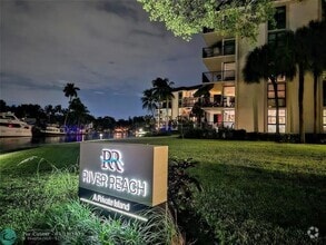 Building Photo - 1350 River Reach Dr