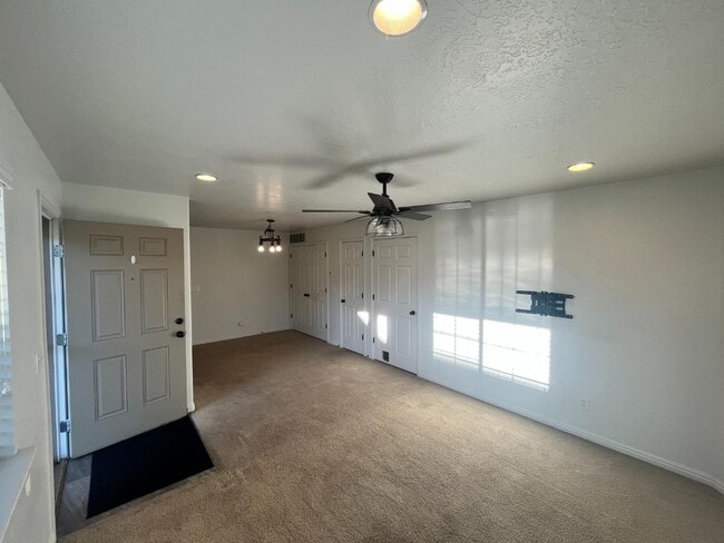Building Photo - 2525 450 S