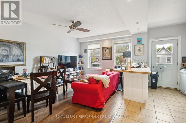 Photo du bâtiment - 78 Cambridge St N