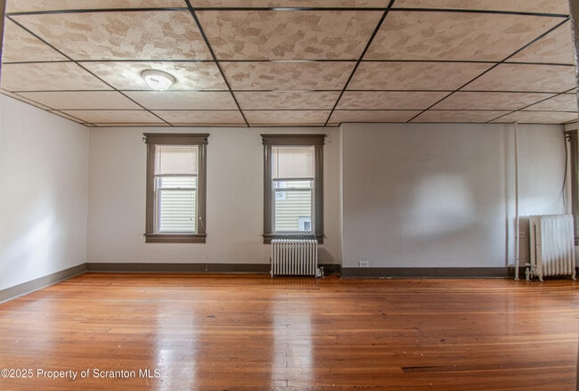 Building Photo - 1027 Woodlawn St