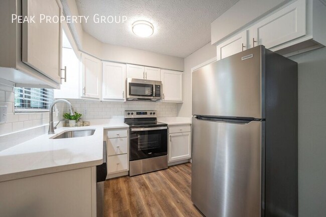 Building Photo - 3098 Griggsview Ct