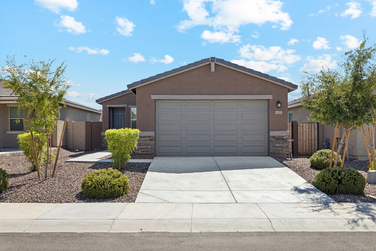 Primary Photo - 4325 W Allen St