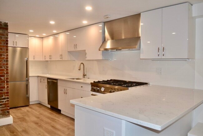 Building Photo - 602 Tremont St