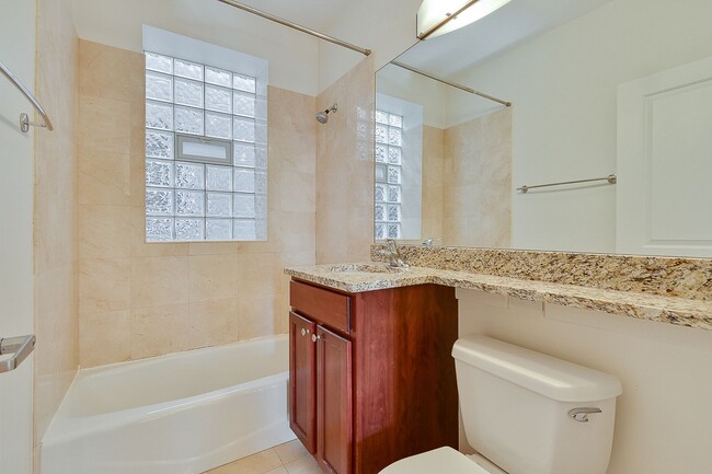 Foto del edificio - 4861 N Hermitage Ave