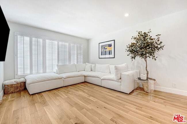 Foto del edificio - 339 N Oakhurst Dr