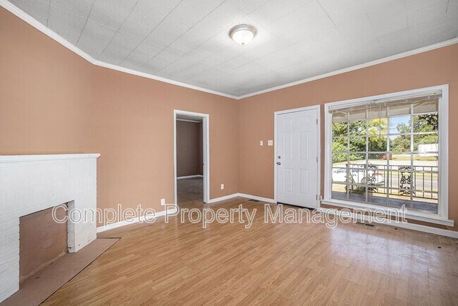Building Photo - 817 4th Ave N