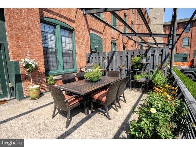 Foto del edificio - 200 Lincoln Ave