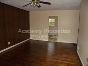 Building Photo - 105 E Mimosa Dr