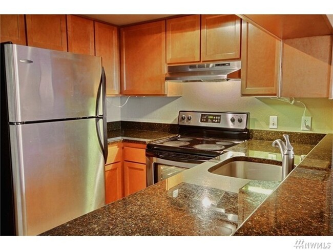 Foto del edificio - 2 Bed 1 Bath Condo in Remodeled Esplanade ...