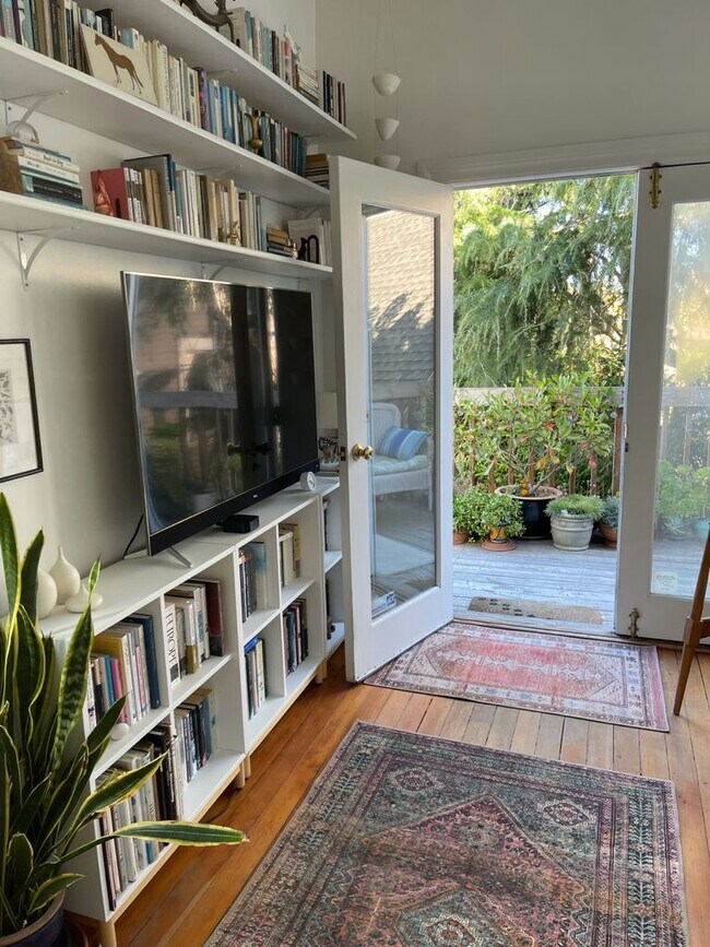 Entrance To Deck - 275 Eureka St