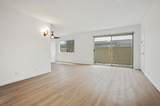 Building Photo - 3663 Mentone Ave