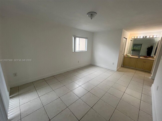 Foto del edificio - 4800 NW 102nd Ave