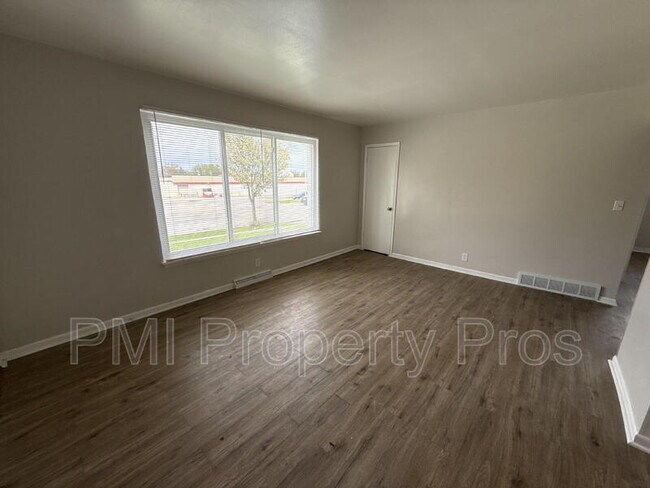 Foto del edificio - 7701 W Hampton Ave