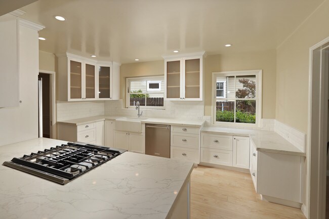 Building Photo - 1223 Oak Cir Dr