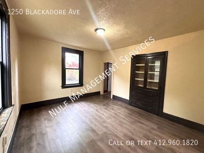 Building Photo - 1250 Blackadore Ave