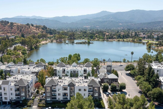 Foto del edificio - Almaden Lake Village