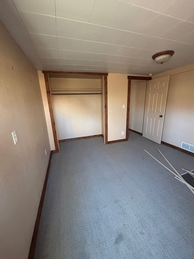 Building Photo - 4 Bedroom with East Gallatin in the backyard